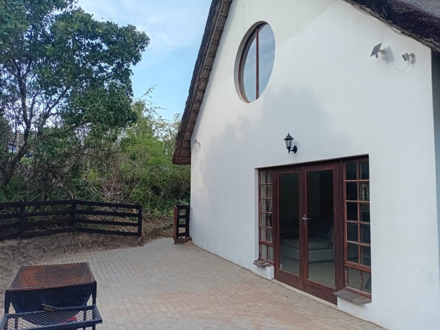To Let 4 Bedroom Property for Rent in Cintsa East Eastern Cape